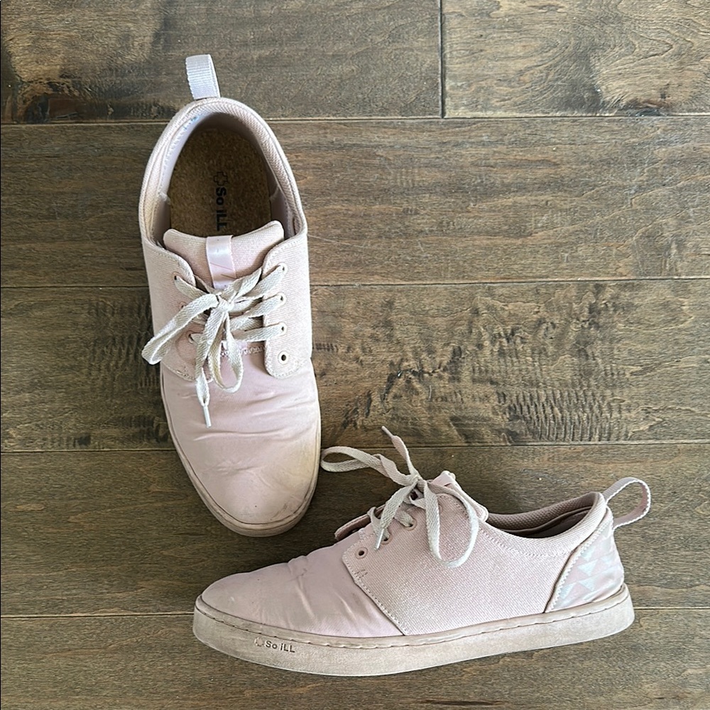 SoiLL Men’s Jason Mamoa sneakers with cork insoles